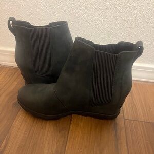 Sorel Black Women’s Wedge (size 9)